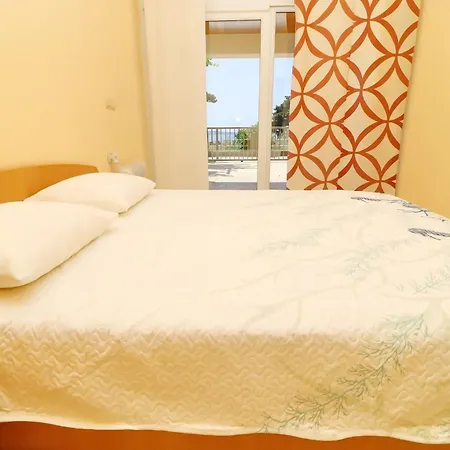 Michele-one Bedroom With Terrace Smokva 오레비츠